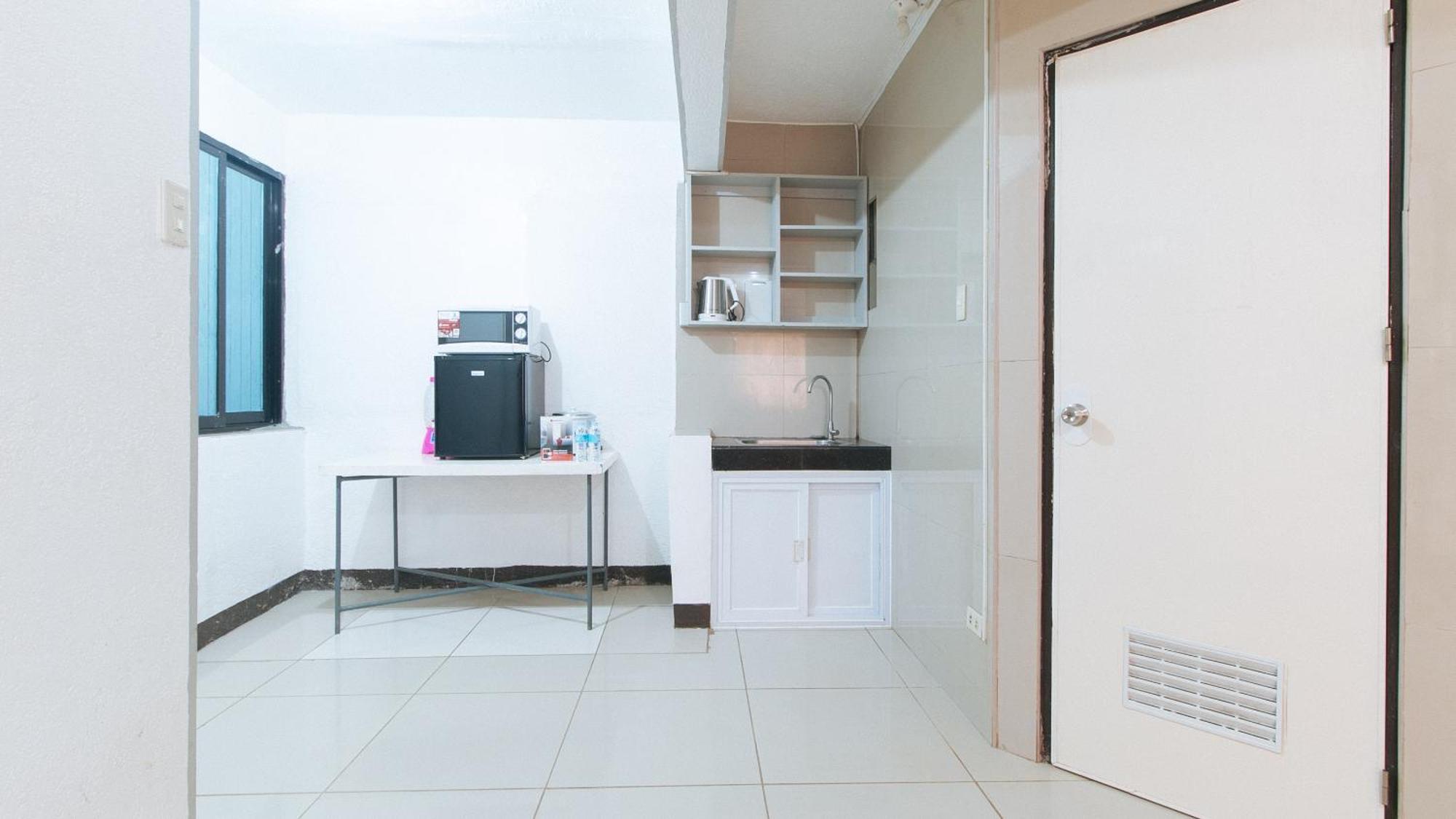 Reddoorz Plus Near Tambo Paranaque Paranaque City Exterior photo