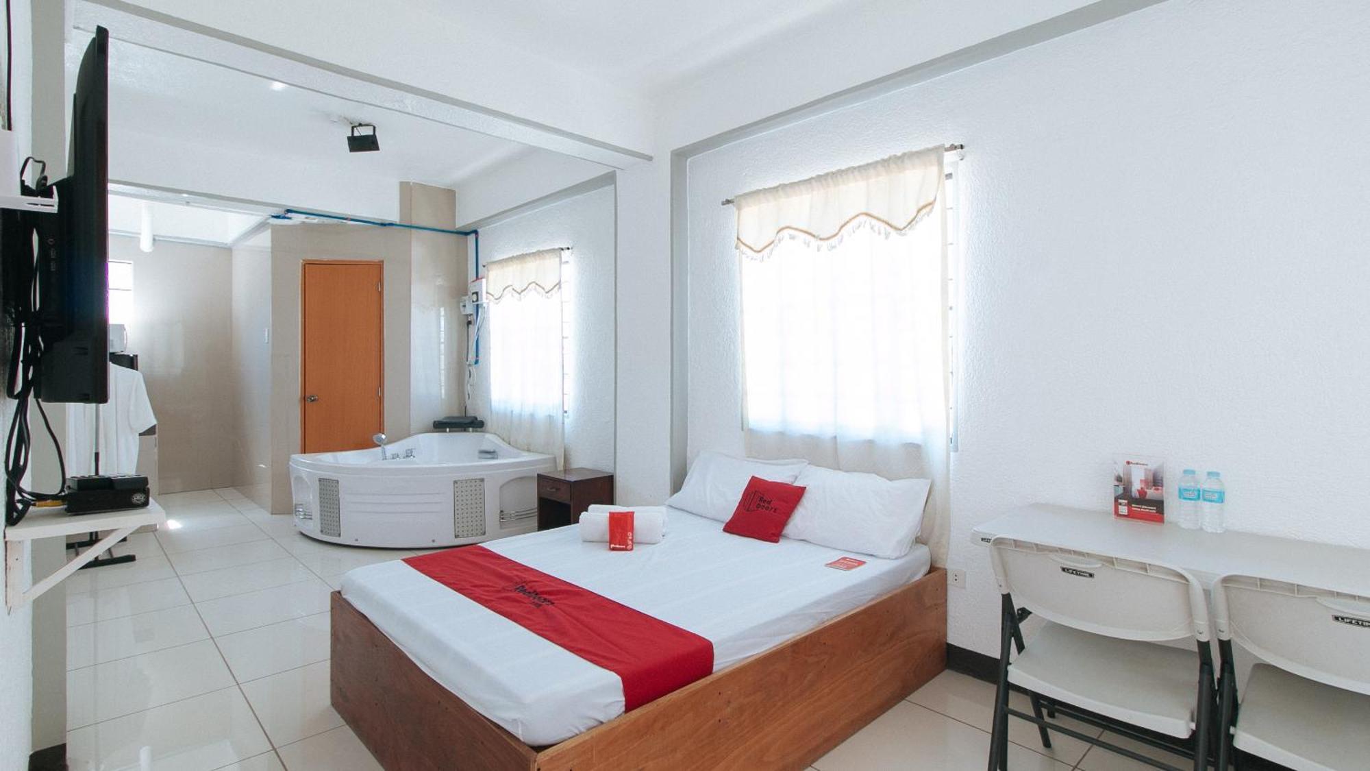 Reddoorz Plus Near Tambo Paranaque Paranaque City Exterior photo
