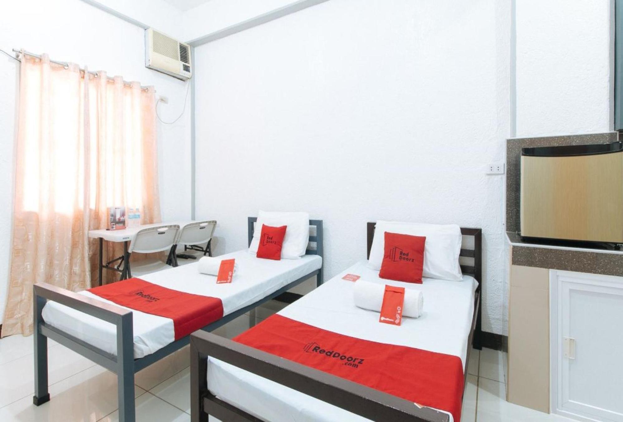 Reddoorz Plus Near Tambo Paranaque Paranaque City Exterior photo