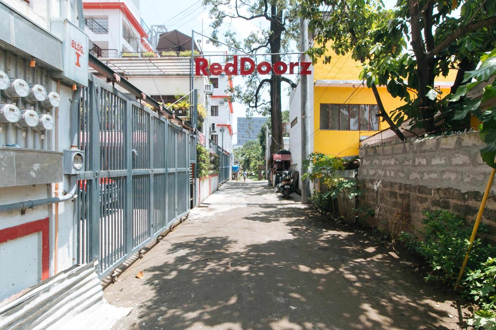 Reddoorz Plus Near Tambo Paranaque Paranaque City Exterior photo